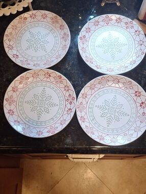 Set Of 4Astoria Fair Isle Folk Art Snowflake Ceramic Salad Plates Red & Green